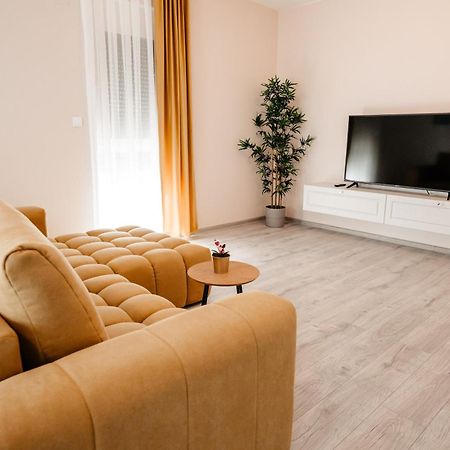Sunrise View Apartment Oradea Exteriör bild